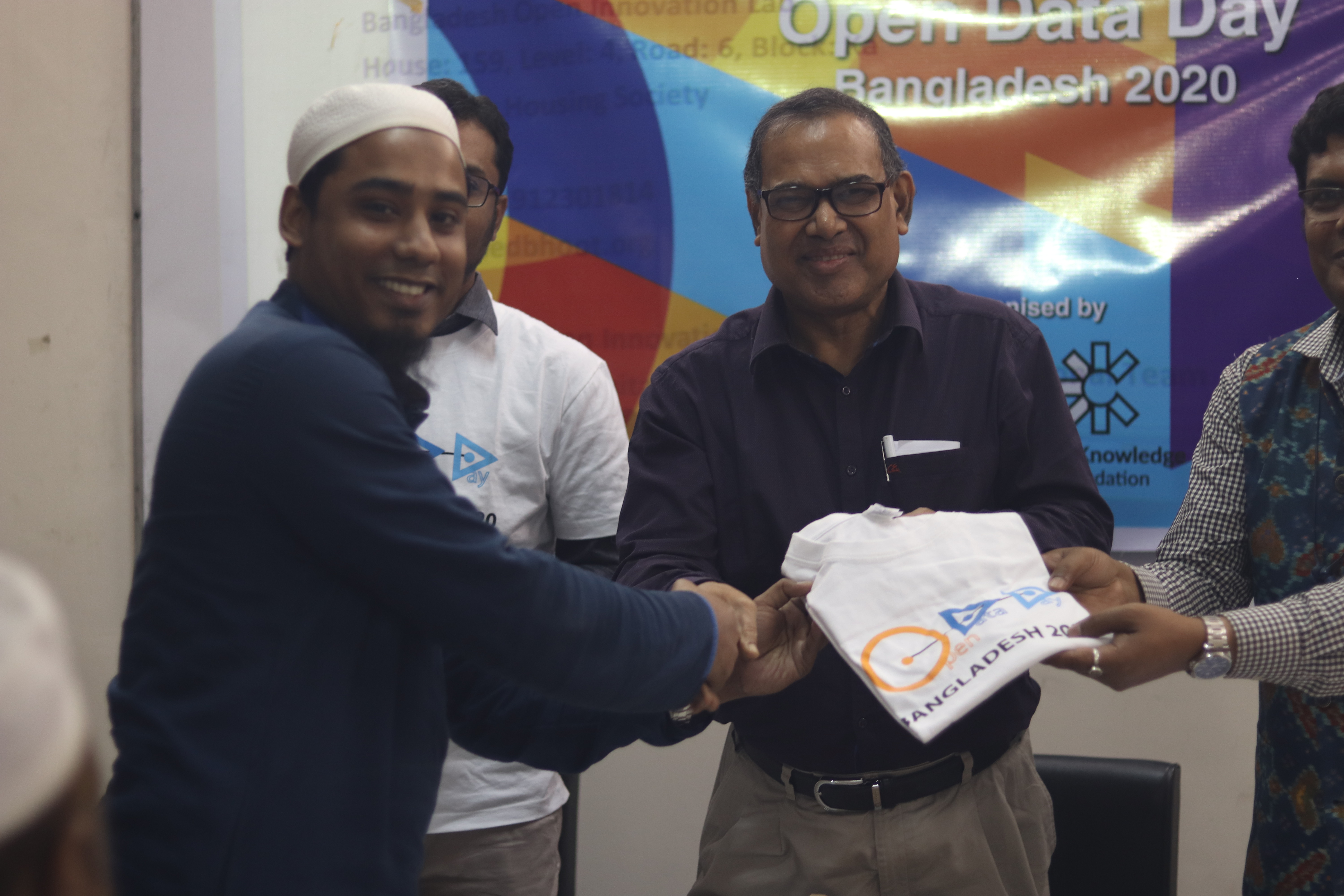 Quiz winners receive an Open Data Day T-shirt at the Bangladesh Open University